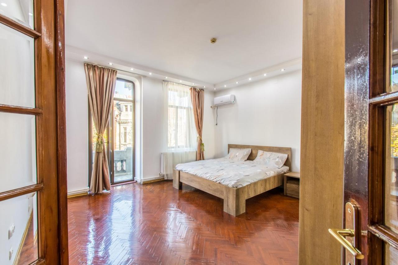 Apartment Faryna Boekarest Buitenkant foto