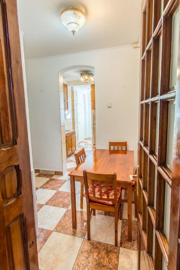 Apartment Faryna Boekarest Buitenkant foto