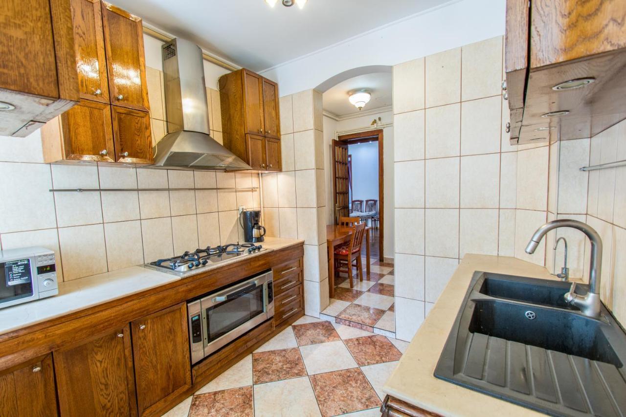 Apartment Faryna Boekarest Buitenkant foto